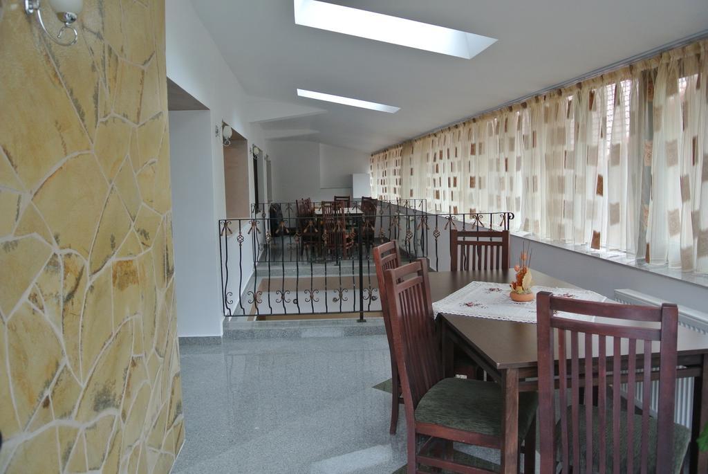 Pensiune Restaurant Piatra Craiului Dîmbovicioara Kültér fotó