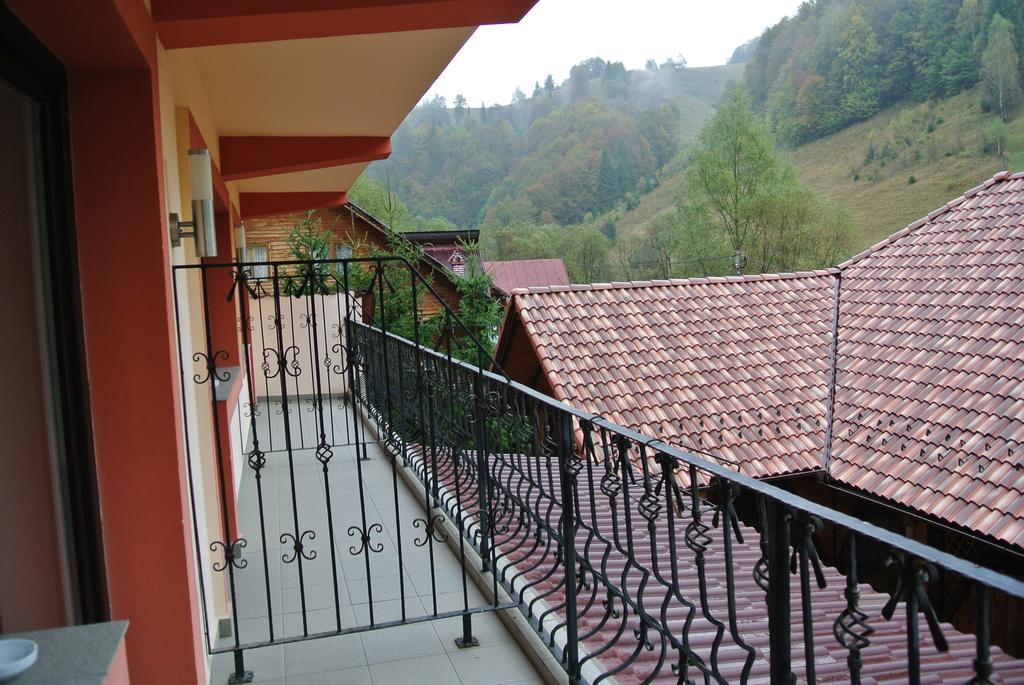 Pensiune Restaurant Piatra Craiului Dîmbovicioara Kültér fotó