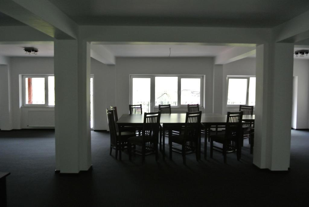 Pensiune Restaurant Piatra Craiului Dîmbovicioara Kültér fotó